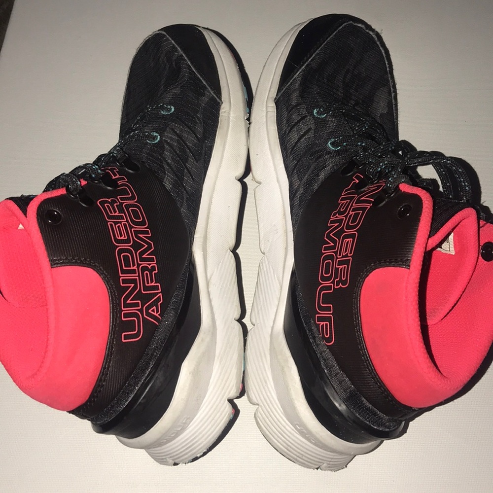 Under Armour Shoes - Picture 7 of 8